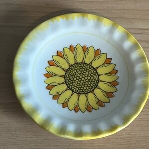 Vintage 1960's Military Issue Vang Korean Yellow White Flower Ashtray 4 1/2" EUC